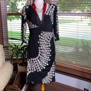 Dress, Donna Morgan v-neck size 12 Black and white dress